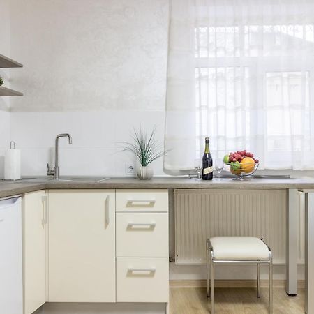 City Center Vip Studio Apartment 리비프 외부 사진