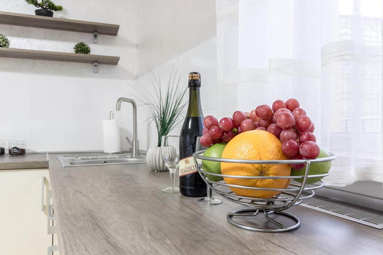 City Center Vip Studio Apartment 리비프 외부 사진